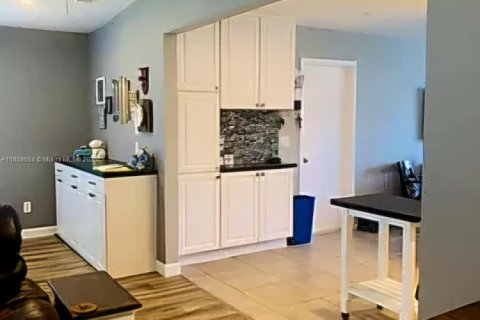 House in Port St. Lucie, Florida 3 bedrooms, 140.28 sq.m. № 2012899 - photo 7