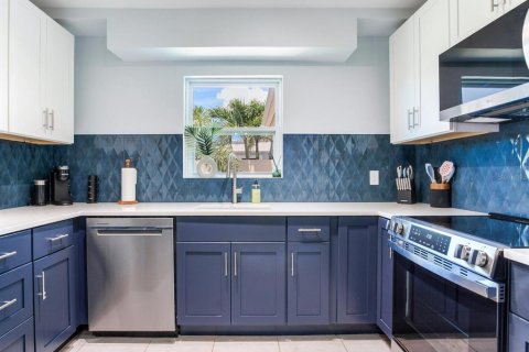 Casa en alquiler en Madeira Beach, Florida, 3 dormitorios, 95.88 m2 № 1847977 - foto 3