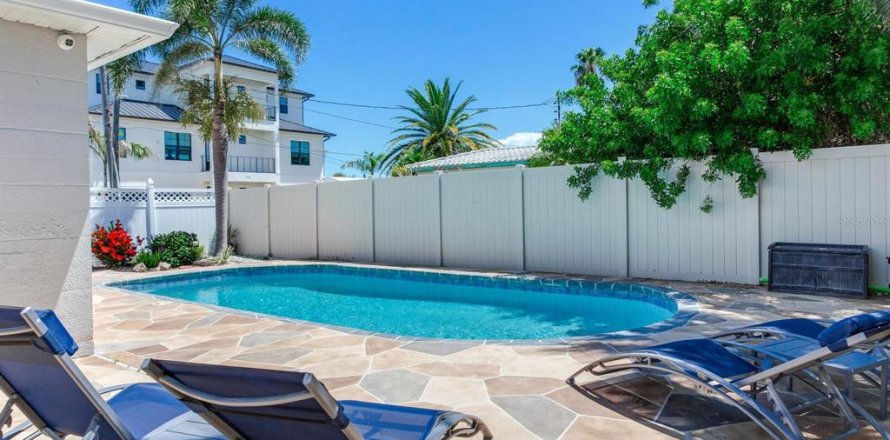 Villa ou maison à Madeira Beach, Floride 3 chambres, 95.88 m2 № 1847977