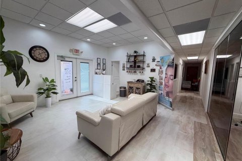 Propiedad comercial en alquiler en Orlando, Florida № 2277908 - foto 9
