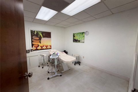 Propiedad comercial en alquiler en Orlando, Florida № 2277908 - foto 12