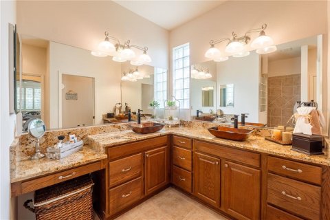 House in The Villages, Florida 3 bedrooms, 192.77 sq.m. № 2227963 - photo 24