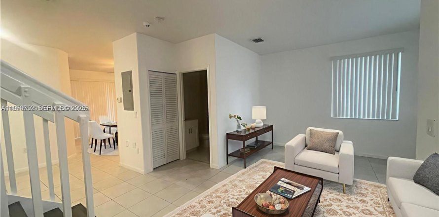 Таунхаус в Хомстед, Флорида 3 спальни, 132.2м2 № 2031118