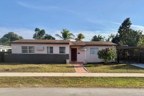 Дом в Майами-Гарденс, Флорида 3 спальни, 118.26м2 № 2032106