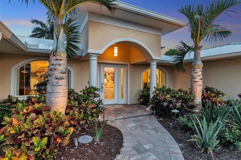 House in Longboat Key, Florida 3 bedrooms, 282.89 sq.m. № 2215010 - photo 14