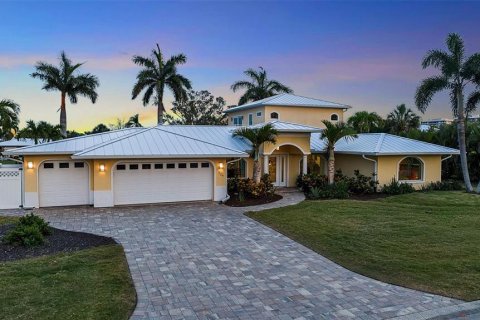 House in Longboat Key, Florida 3 bedrooms, 282.89 sq.m. № 2215010 - photo 13