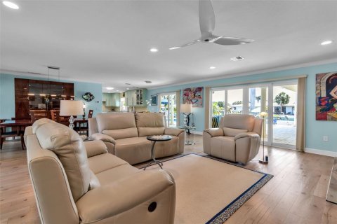 House in Longboat Key, Florida 3 bedrooms, 282.89 sq.m. № 2215010 - photo 18