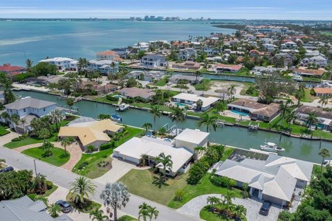 House in Longboat Key, Florida 3 bedrooms, 282.89 sq.m. № 2215010 - photo 5