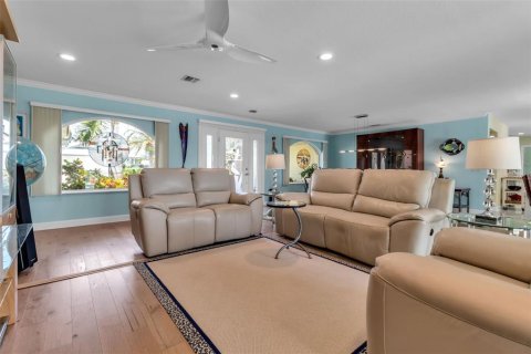 House in Longboat Key, Florida 3 bedrooms, 282.89 sq.m. № 2215010 - photo 17