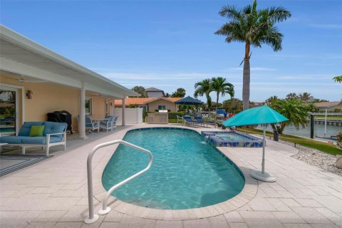 House in Longboat Key, Florida 3 bedrooms, 282.89 sq.m. № 2215010 - photo 11