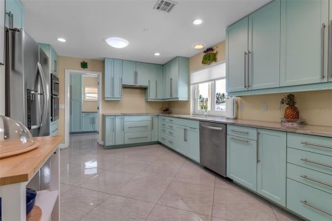 House in Longboat Key, Florida 3 bedrooms, 282.89 sq.m. № 2215010 - photo 23