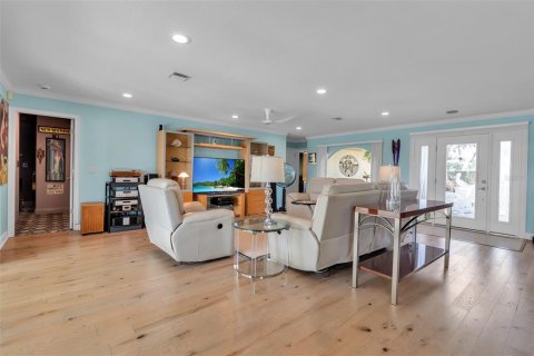 House in Longboat Key, Florida 3 bedrooms, 282.89 sq.m. № 2215010 - photo 16