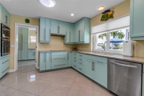 House in Longboat Key, Florida 3 bedrooms, 282.89 sq.m. № 2215010 - photo 25