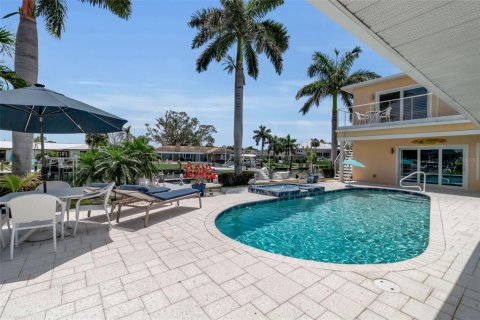 House in Longboat Key, Florida 3 bedrooms, 282.89 sq.m. № 2215010 - photo 6