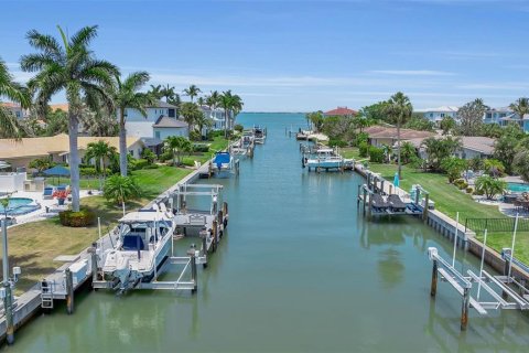 House in Longboat Key, Florida 3 bedrooms, 282.89 sq.m. № 2215010 - photo 10