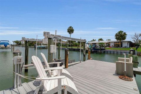 House in Longboat Key, Florida 3 bedrooms, 282.89 sq.m. № 2215010 - photo 7