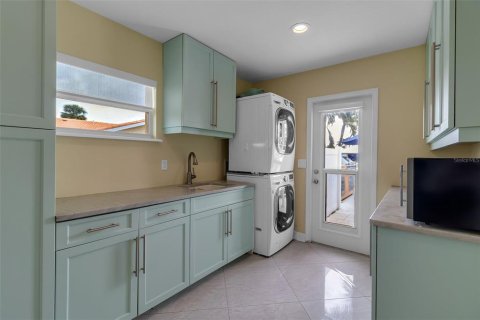 House in Longboat Key, Florida 3 bedrooms, 282.89 sq.m. № 2215010 - photo 26