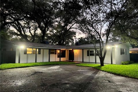 Villa ou maison à louer à Dania Beach, Floride: 4 chambres, 195.84 m2 № 1210441 - photo 1