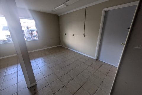 Commercial property in Apopka, Florida № 2207043 - photo 3