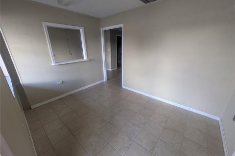 Commercial property in Apopka, Florida № 2207043 - photo 2