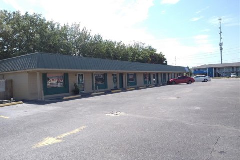 Commercial property in Apopka, Florida № 2207043