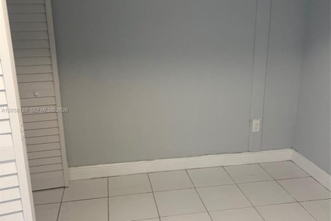 Condo in Miami, Florida, 2 bedrooms  № 2169129 - photo 8