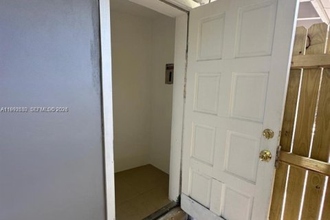 Commercial property in Miami, Florida 1 bedroom, 121.79 sq.m. № 2062802 - photo 12