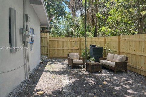 Commercial property in Miami, Florida 1 bedroom, 121.79 sq.m. № 2062802 - photo 6