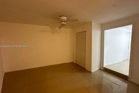 Commercial property in Miami, Florida 1 bedroom, 121.79 sq.m. № 2062802 - photo 16