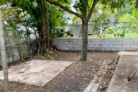 Commercial property in Miami, Florida 1 bedroom, 121.79 sq.m. № 2062802 - photo 10