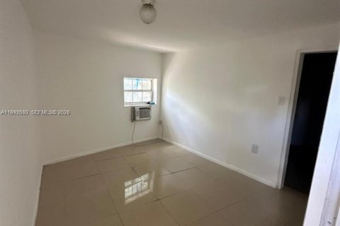 Commercial property in Miami, Florida 1 bedroom, 121.79 sq.m. № 2062802 - photo 14