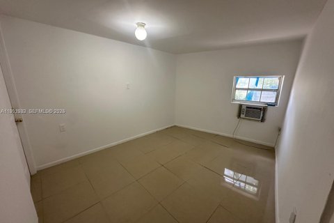 Commercial property in Miami, Florida 1 bedroom, 121.79 sq.m. № 2062802 - photo 15