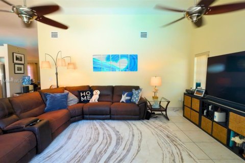 House in Homestead, Florida 3 bedrooms, 167.41 sq.m. № 1695667 - photo 5