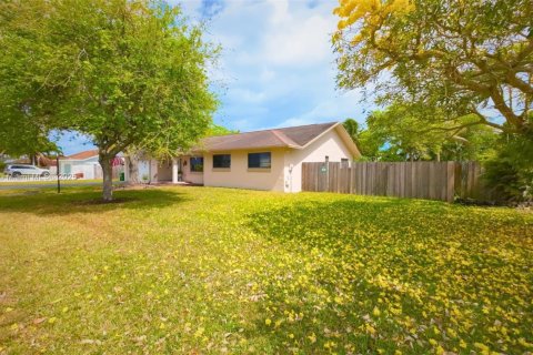 House in Homestead, Florida 3 bedrooms, 167.41 sq.m. № 1695667 - photo 25