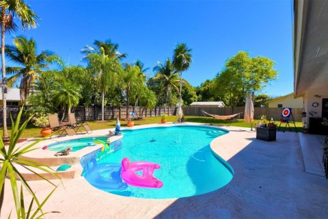 House in Homestead, Florida 3 bedrooms, 167.41 sq.m. № 1695667 - photo 24