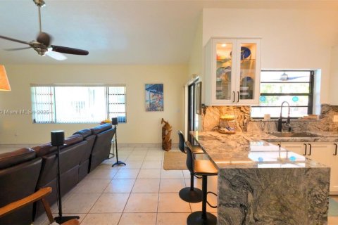 House in Homestead, Florida 3 bedrooms, 167.41 sq.m. № 1695667 - photo 3