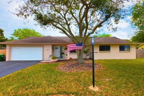 House in Homestead, Florida 3 bedrooms, 167.41 sq.m. № 1695667 - photo 23