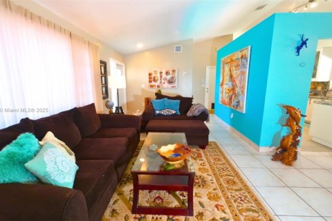 House in Homestead, Florida 3 bedrooms, 167.41 sq.m. № 1695667 - photo 8