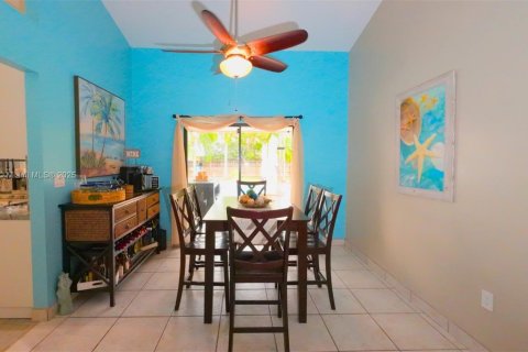 House in Homestead, Florida 3 bedrooms, 167.41 sq.m. № 1695667 - photo 10