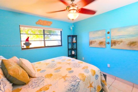 House in Homestead, Florida 3 bedrooms, 167.41 sq.m. № 1695667 - photo 16