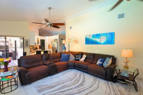 House in Homestead, Florida 3 bedrooms, 167.41 sq.m. № 1695667 - photo 4