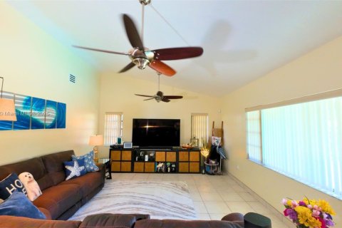 House in Homestead, Florida 3 bedrooms, 167.41 sq.m. № 1695667 - photo 6