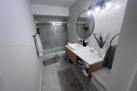 Condominio en alquiler en Oakland Park, Florida, 1 dormitorio, 55.74 m2 № 1977155 - foto 2