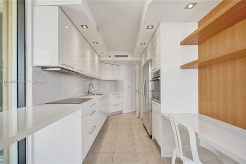 Купить кондоминиум в Авентура, Флорида 2 спальни, 117.99м2, № 1993479 - фото 21