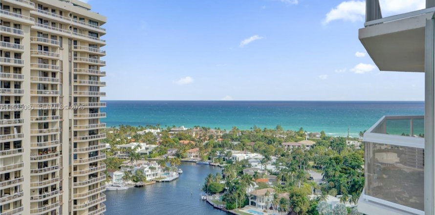 Кондоминиум с 2 спальнями в Авентура, Флорида № 1993479