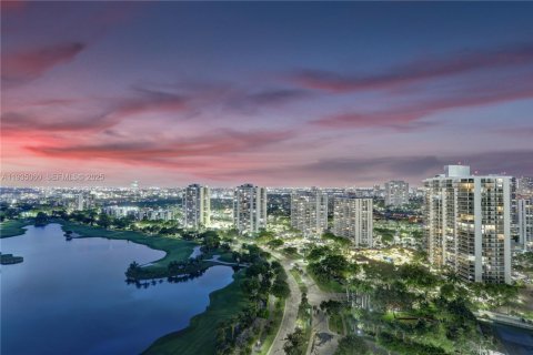 Купить кондоминиум в Авентура, Флорида 2 спальни, 117.99м2, № 1993479 - фото 9