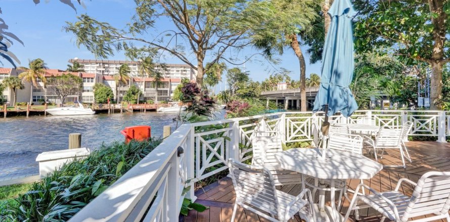 Condo in Pompano Beach, Florida, 2 bedrooms № 1081429