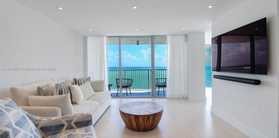 Кондоминиум с 2 спальнями в Майами-Бич, Флорида № 1983267