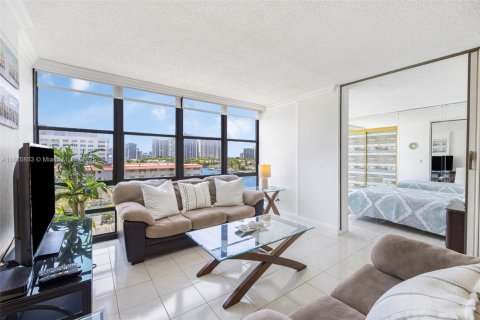 Condominio en venta en Hallandale Beach, Florida, 2 dormitorios, 94.76 m2 № 1790259 - foto 11
