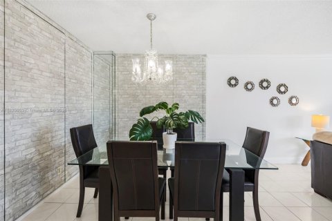 Condominio en venta en Hallandale Beach, Florida, 2 dormitorios, 94.76 m2 № 1790259 - foto 4
